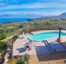 2 bedroom villa with infinity pool near Scopollo, sleeps 4